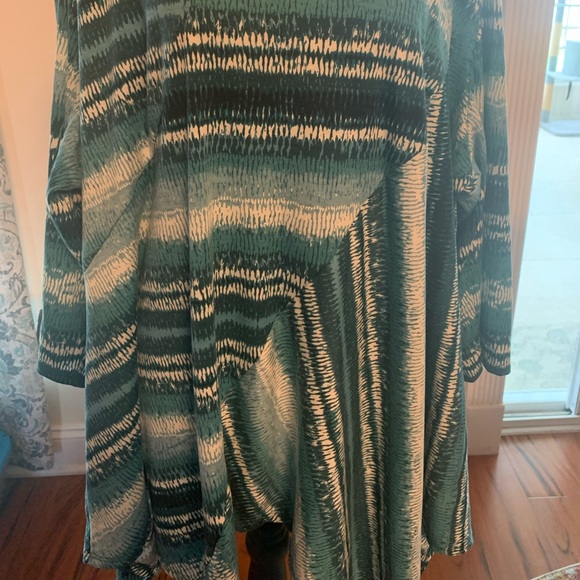 New Directions plus size 3x pretty shark bite aqua top - Picture 8 of 8